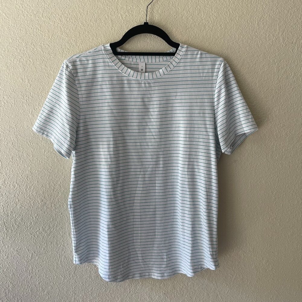 Lululemon tee, size 6, like new